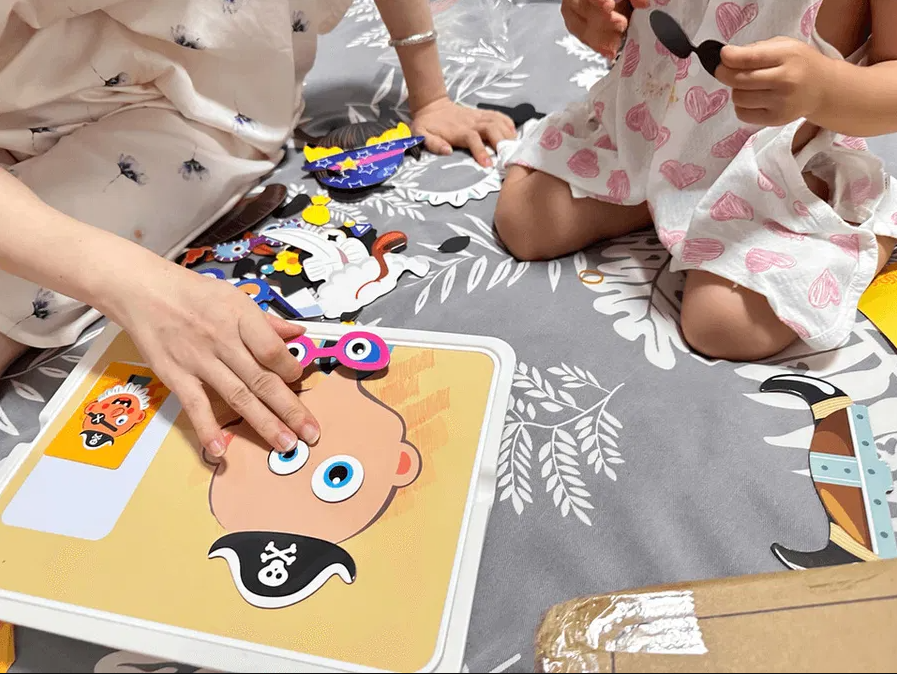 Magnetic Pieces Fun Face Puzzle